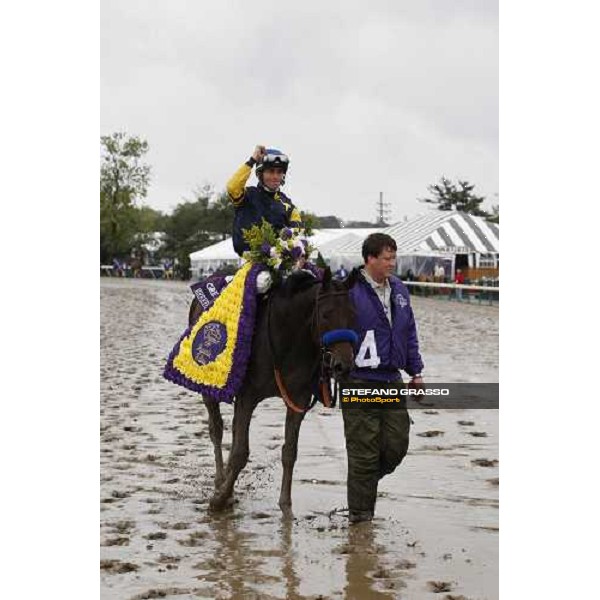 Garrett Gomez on Indian Blessing triumphing after winning the Breeders\' Cup Juvenile Fillies at Monmouth Park racetrack Monmouth Park, 26th october 2007 ph. Stefano Grasso