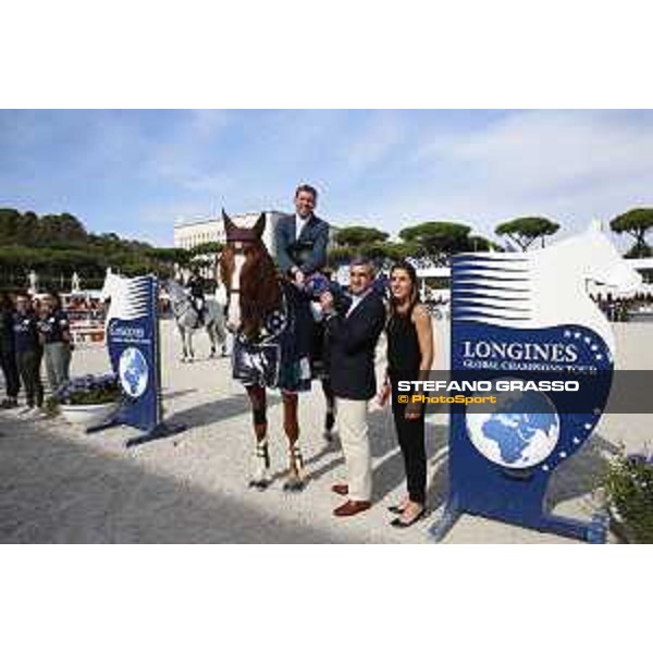 LGCT of Rome - Class 14 - Prize giving ceremony - Simon Delestre on Chesall Zimequest wins class 14 - Marco Di Paola - Rome, Stadio dei Marmi - 24 September 2017 - ph.Stefano Grasso/LGCT
