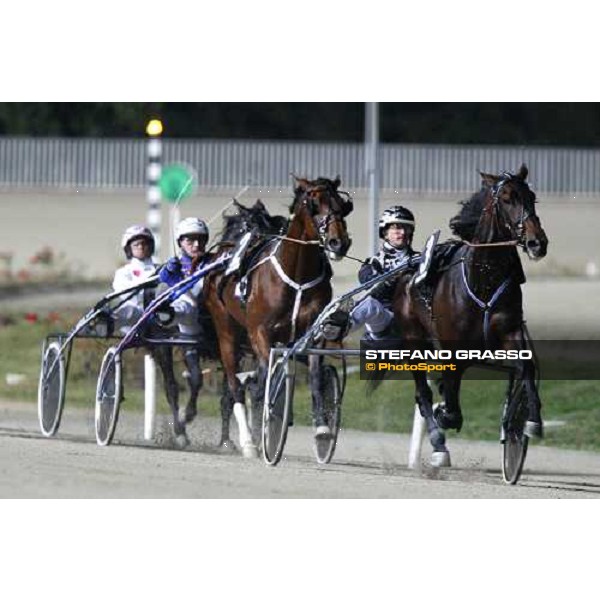 Robert Bergh with Adrian Chip flyes to the line and wins the Gran Premio Paolo e Orsino Orsi Mangelli Milan, 1st nov. 2007 ph. Stefano Grasso