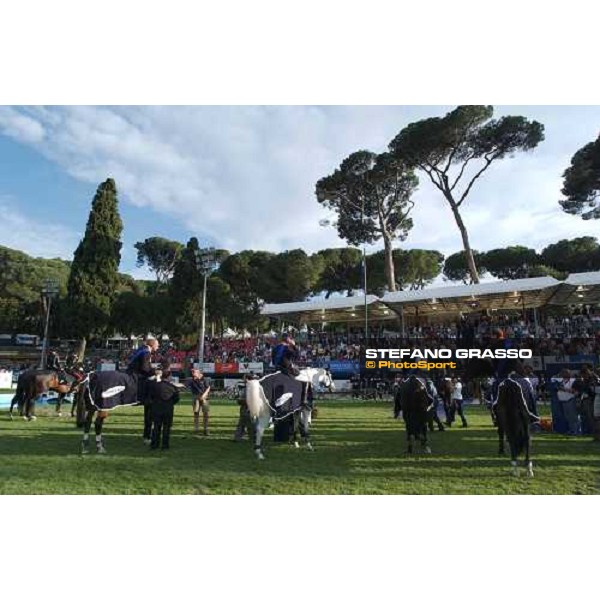 the prize ceremony for Holland Team - winner of Nation\'s Cup 2004 Rome Piazza di Siena 28th may 2004 ph.Stefano Grasso