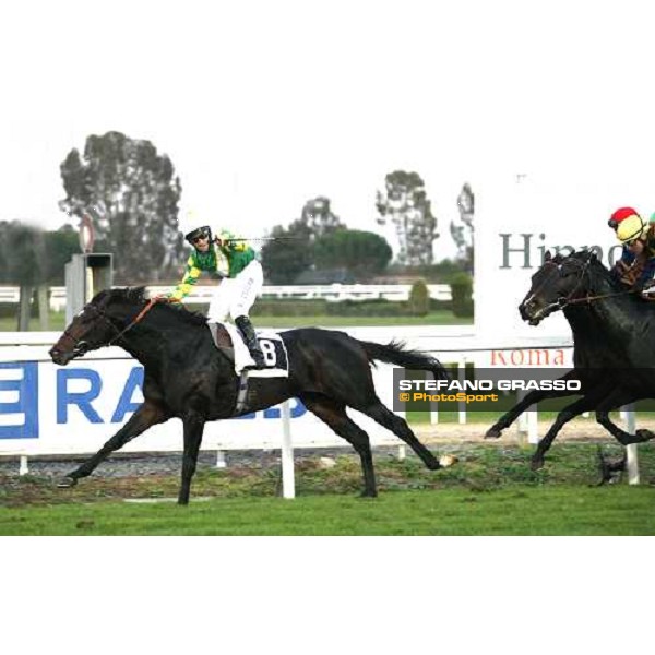 Neil Callan on Pressing exulting after winning the Premio Roma At The Races followeb by Monachesi and Boris De Deauville Roma, 4th november 2007 ph. Stefano Grasso