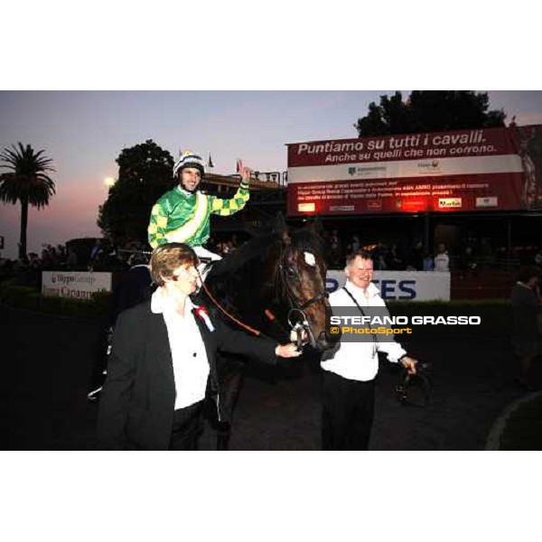 Neil Callan on Pressing exulting after winning the Premio Roma At The Races Roma, 4th november 2007 ph. Stefano Grasso