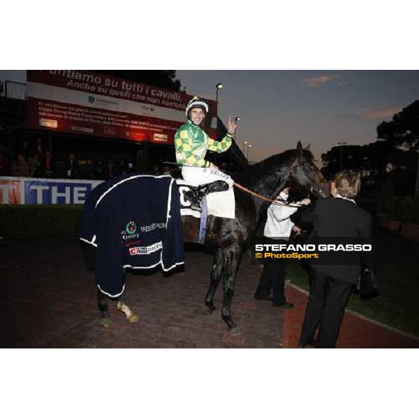 Neil Callan on Pressing exulting after winning the Premio Roma At The Races Roma, 4th november 2007 ph. Stefano Grasso
