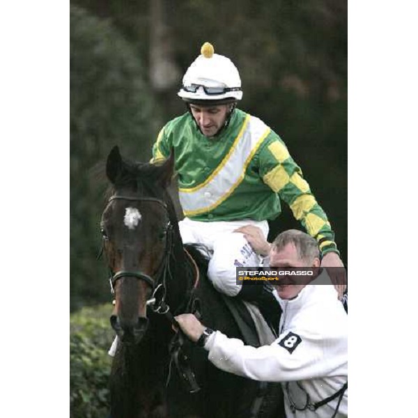 the groom congratulates with Neil Callan on Pressing after winning the Premio Roma At The Races Roma, 4th november 2007 ph. Stefano Grasso