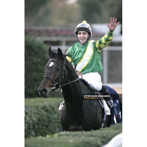 Neil Callan exulting on Pressing after winning the Premio Roma At The Races Roma, 4th november 2007 ph. Stefano Grasso