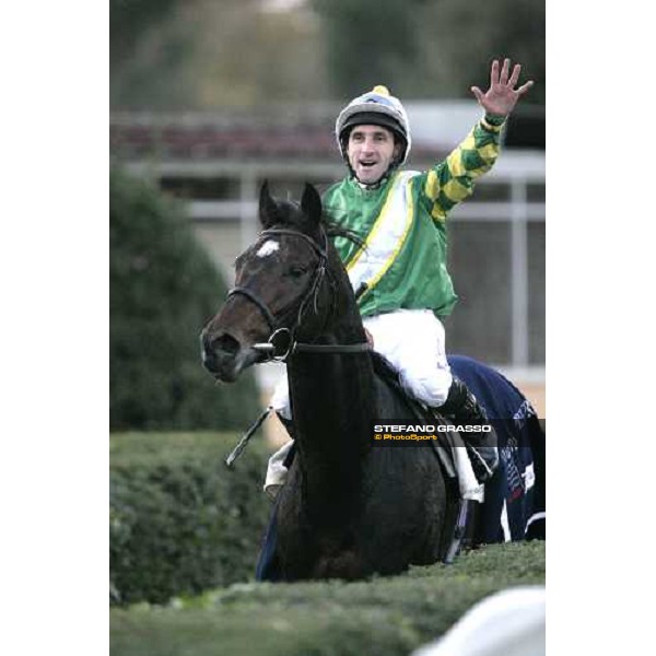 Neil Callan exulting on Pressing after winning the Premio Roma At The Races Roma, 4th november 2007 ph. Stefano Grasso