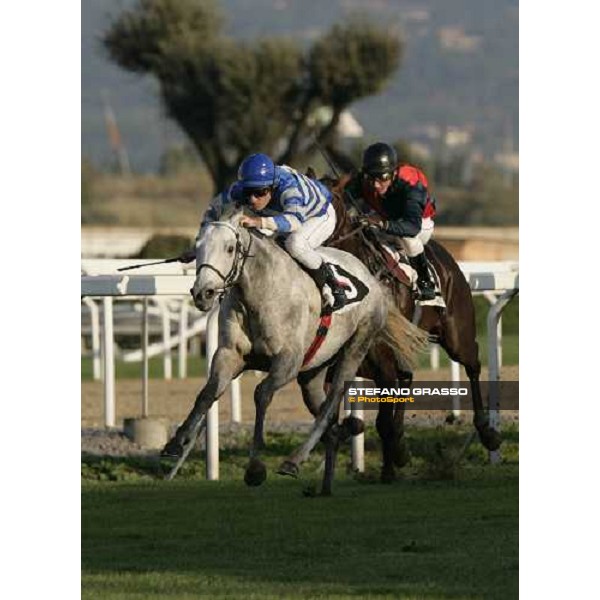 Endo Botti on Santiago beats Miles Gloriosus and wins the Premio Ribot Roma, 4th november 2007 ph. Stefano Grasso