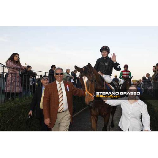 the winning connection of Premio Giuseppe Valiani won by Eddy Ahern on Les Fazzani Roma, 4th november 2007 ph. Stefano Grasso