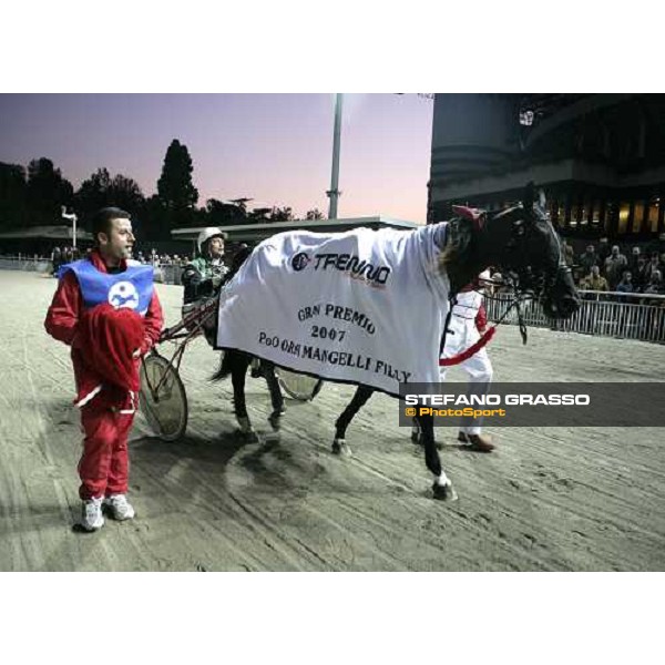 Enrico Bellei with Idole di Poggio parades after winning the Gran Premio Orsi Mangelli - Filly Milan, 1st nov. 2007 ph. Stefano Grasso