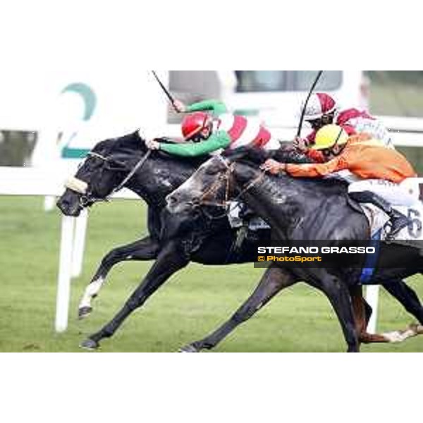 Dario Vargiu on Summer Festival wins the Premio Campobello beating Wiesenbach and Poldi\'s Liebling Milano - San Siro racecourse 22nd octiber 2017 - ph.Stefano Grasso