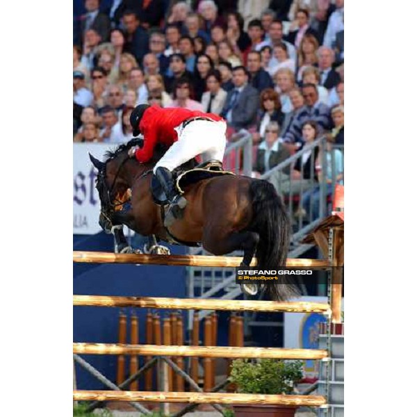 Roberto Arioldi on Loro Piana Lemato at the last jump Rome Piazza di Siena 28th may 2004 ph.Stefano Grasso