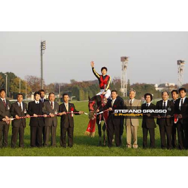Yutaka Take on Vermilion winner of the Japan Cup Dirt 2007 with all the winning connection Tokyo- Fuchu, 24th nov. 2007 ph.Stefano Grasso
