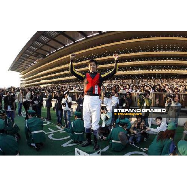 Yutaka Take winner of the Japan Cup Dirt 2007 exults in front of the crowd at the Fuchu grandstand Tokyo- Fuchu, 24th nov. 2007 ph.Stefano Grasso