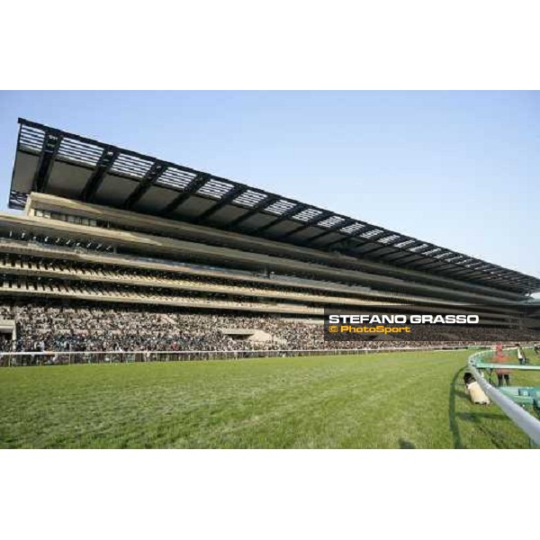 a view of the packed grand stand before the Japan Cup Dirt at Fuchu racecourse Tokyo-Fuchu, 24th nov. 2007 ph. Stefano Grasso