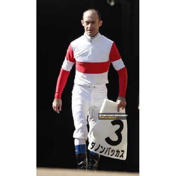 Olivier Peslier going to the giving prize after winning a race at Fuchu racecourse Tokyo-Fuchu, 24th nov. 2007 ph. Stefano Grasso