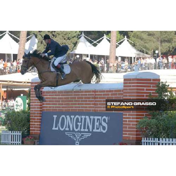 Robert Smith on Gerry Maguire - 1st ex equo (4 penalties) Power competition Rome, Piazza di Siena 29th may 2004 ph. Stefano Grasso