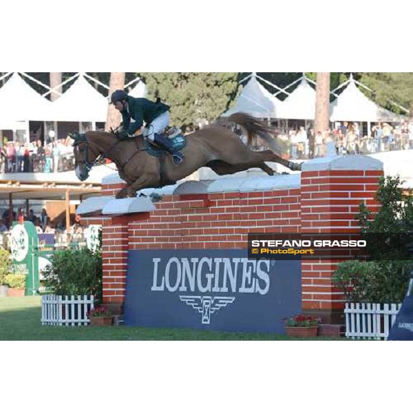 Cian O\'Connor on Dacapo- 1st ex equo (4 penalties) Power competition Rome, Piazza di Siena 29th may 2004 ph. Stefano Grasso
