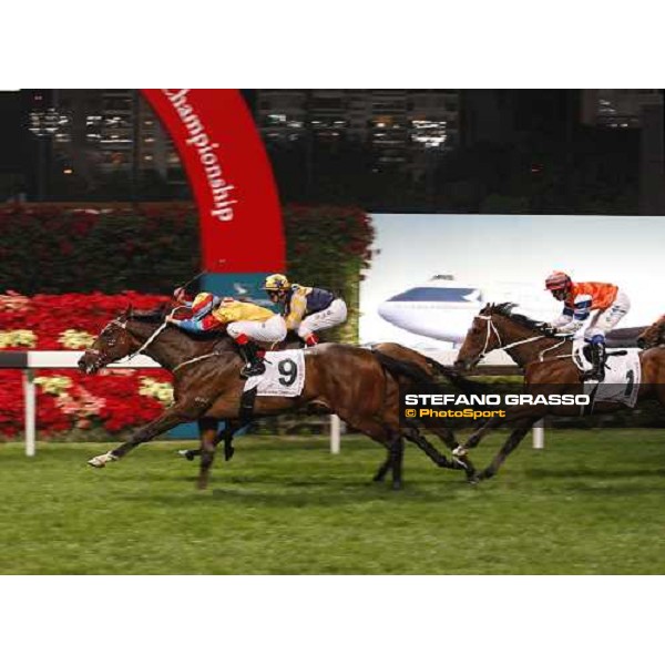 Douglas White on Champion Lad wins the 1st leg of Cathay Pacific International Jockey\'s Championship at Happy Valley Hong Kong, 5th dec. 2007 ph. Stefano Grasso