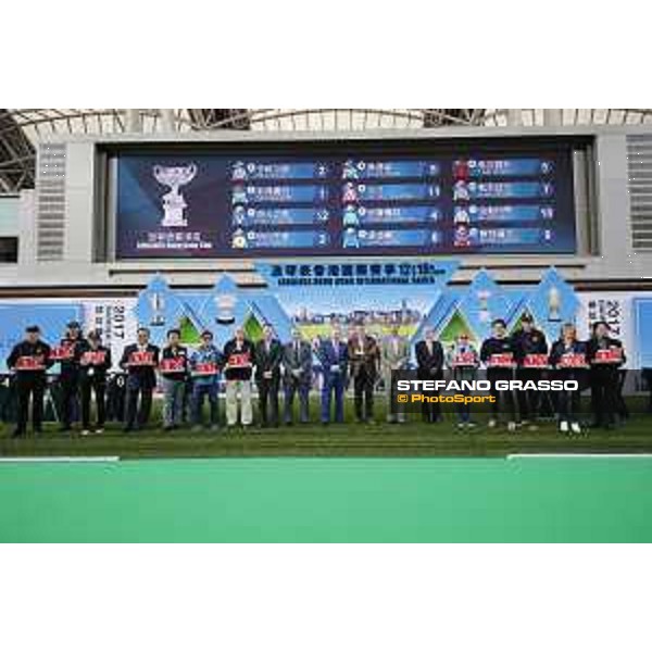 Barrier draw at Sha Tin racecourse - Longines Hong Kong Cup photo group - Juan Carlos Capelli (Vice President and Head of International Marketing) - Hong Kong - 7 December 2017 - ph.Stefano Grasso/Longines