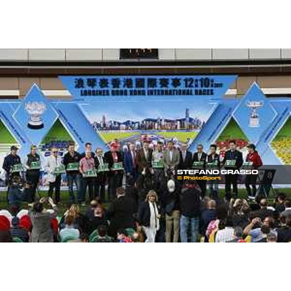 Barrier draw at Sha Tin racecourse - Longines Hong Kong Vase photo group - Juan Carlos Capelli (Vice President and Head of International Marketing) - Hong Kong - 7 December 2017 - ph.Stefano Grasso/Longines
