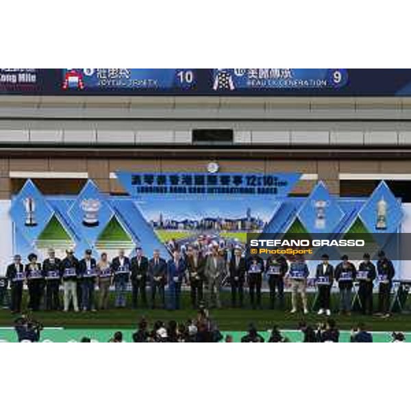 Barrier draw at Sha Tin racecourse - Longines Hong Kong Mile photo group - Juan Carlos Capelli (Vice President and Head of International Marketing) - Hong Kong - 7 December 2017 - ph.Stefano Grasso/Longines