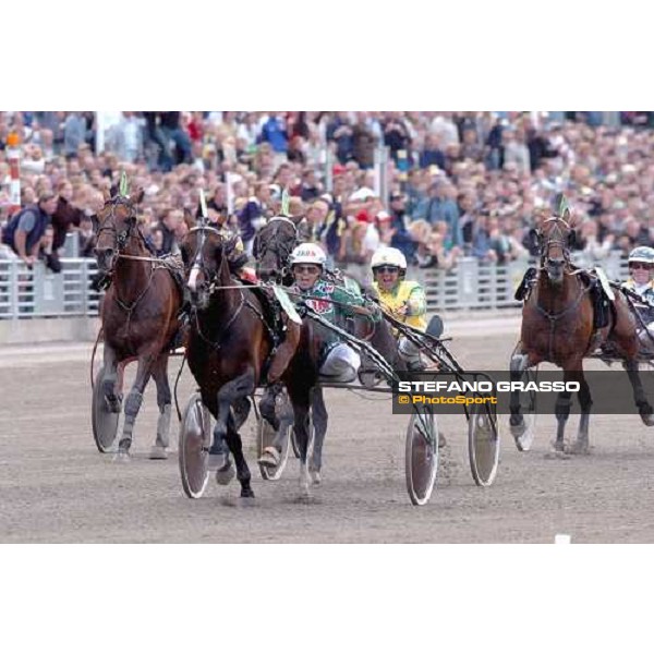 040530 Kanal 75 Media. Gidde Palema och Åke Svanstedt vinner Elitloppet 2004. Foto: Petri Johansson. Bild för fri publ.tom 040607