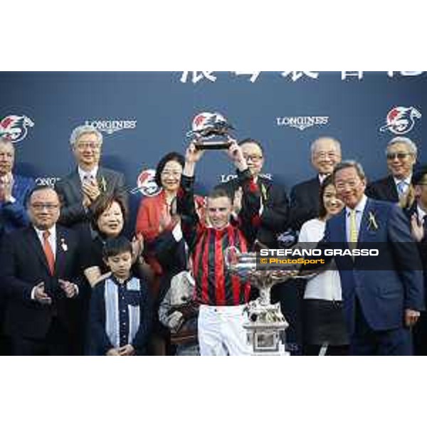 Longines Hong Kong International Races Longines Hong Kong Cup - winner Zac Purton on Time Warp Hong Kong,10th dec. 2017 Ph.Stefano Grasso/Longines