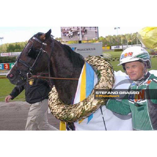 040530 Kanal 75 Media. Gidde Palema och Åke Svanstedt vinner Elitloppet 2004. Foto: Petri Johansson. Bild för fri publ.tom 040607