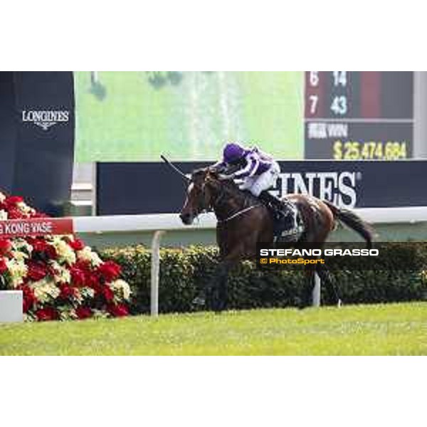 Longines Hong Kong International Races Longines Hong Kong Vase - winner Ryan Moore on Highland Reel Hong Kong,10th dec. 2017 Ph.Stefano Grasso/Longines