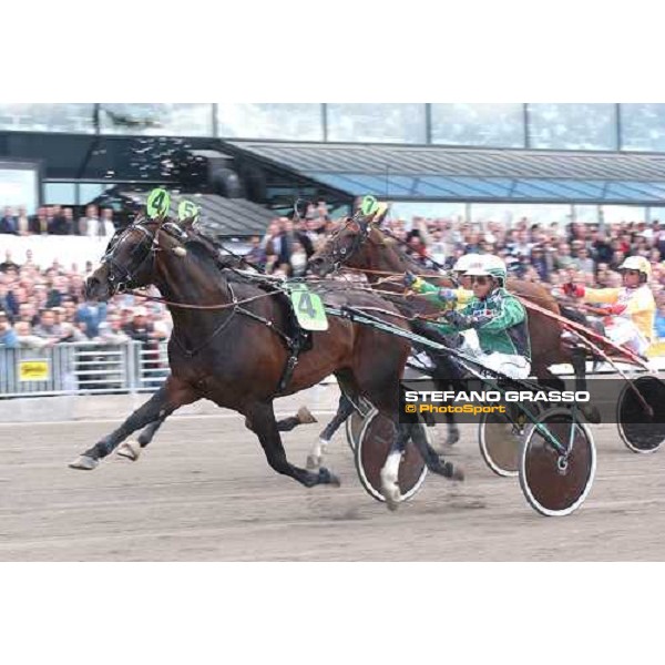 040530 Kanal 75 Media. Gidde Palema vinner Elitloppet. Fri publ t o m 040606. Foto: Lars Jakobsson
