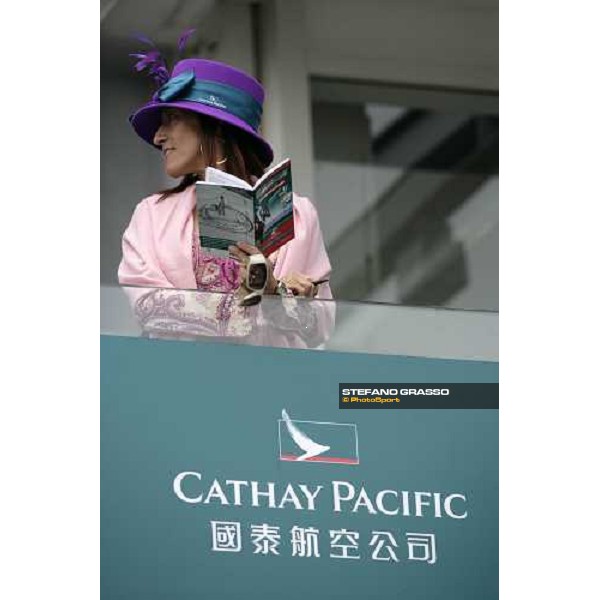 a racegoer at owner\'s grandstand during the Cathay Pacific International Races Hong Kong, Sha Tin racetrack, 9th dec. 2007 ph. Stefano Grasso