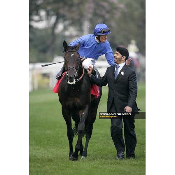 Frankie Dettori comes back in triumph on Ramonti after winning the Cathay Pacific Hong Kong Cup and congratulates with trainer Saeed Bin Suroor Hong Kong, Sha Tin racetrack, 9th dec. 2007 ph. Stefano Grasso