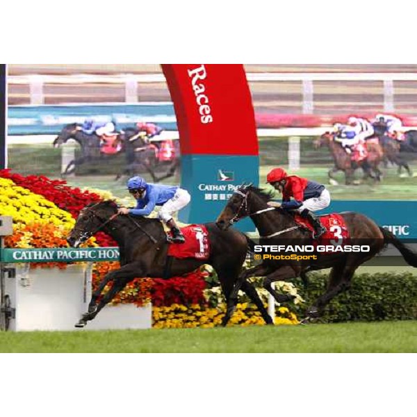 Frankie Dettori on Ramonti wins the Cathay Pacific Kong Kong Cup beating Mick Kinane on Viva Pataca Hong Kong, Sha Tin racetrack, 9th dec. 2007 ph. Stefano Grasso