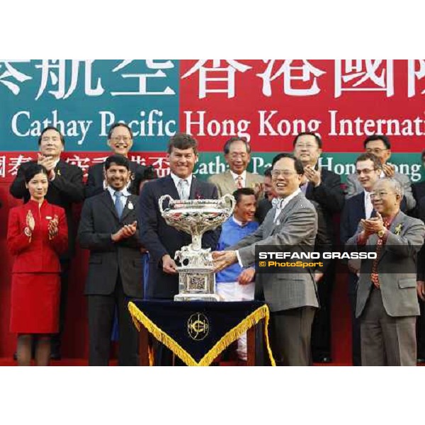 Simon Crisford receives the trophy after winning the Cathay Pacific Hong Kong Cup Hong Kong, Sha Tin racetrack, 9th dec. 2007 ph. Stefano Grasso