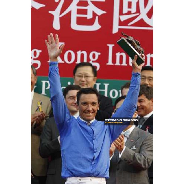 Frankie Dettori stands the trophy after winning with Ramonti the Cathay Pacific Hong Kong Cup Hong Kong, Sha Tin racetrack, 9th dec. 2007 ph. Stefano Grasso