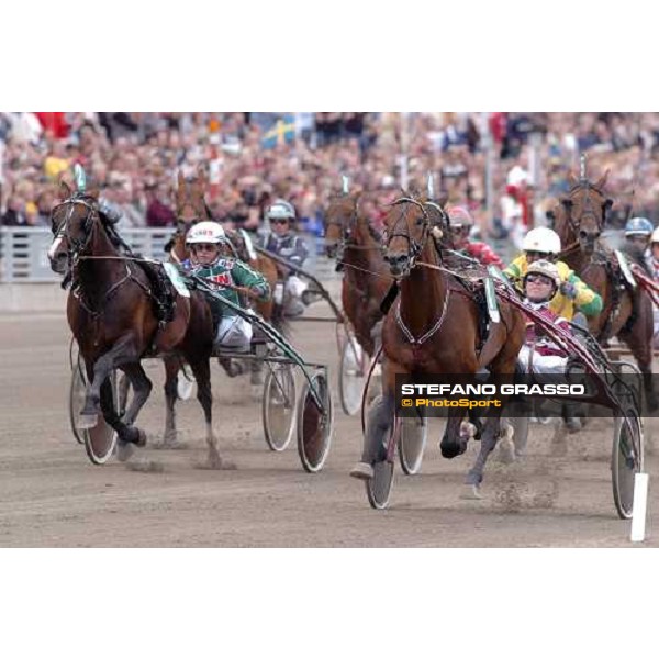 040530 Kanal 75 Media. Revenue and Lufi Kolgjini wins the first elimination to the Elitloppet. Foto: Petri Johansson. Bild för fri publ.tom 040607