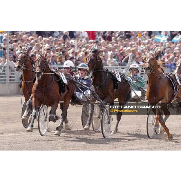 040530 Kanal 75 Media. Scarlet Knight and Stefan Melander wins the second eliminatio to the Elitloppet. Foto: Petri Johansson. Bild för fri publ.tom 040607