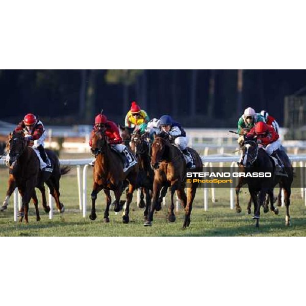 Max Tellini on Dematil (2nd from right) at last few meters to the line of the Criterium di Pisa - I \'Mandorli\' trophy Pisa, 16th dec. 2007 ph. Stefano Grasso