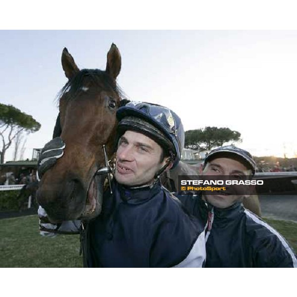 Max Tellini with Dematil after winning the Criterium di Pisa Pisa, 16th dec. 2007 ph. Stefano Grasso