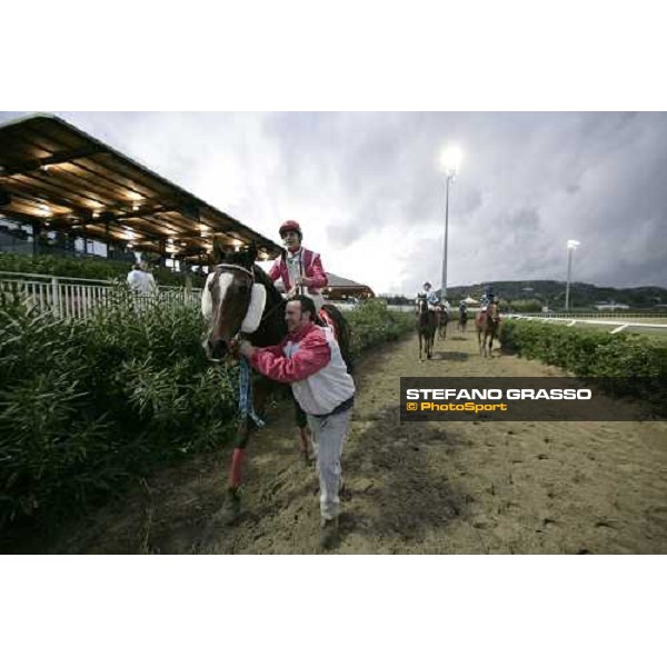 coming back in triumph after the race at Mediterraneo racecourse Siracusa, 12th jan. 2008 ph. Stefano Grasso