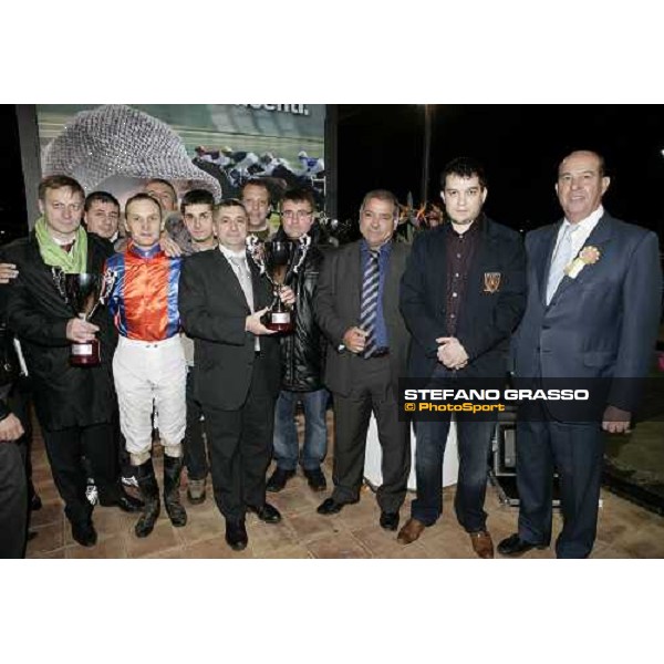 group photo for Nothing at All connection winner of Premio Teatro Greco at Mediterraneo racecourse Siracusa, 12th jan. 2008 ph. Stefano Grasso