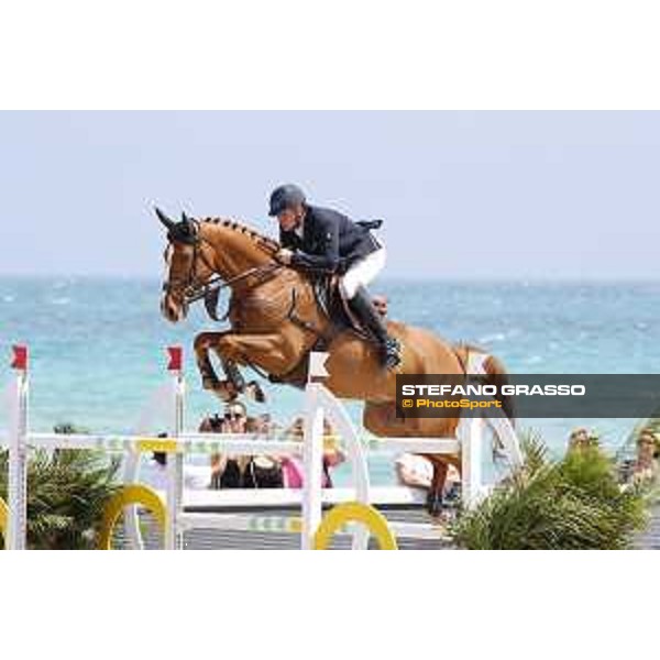 LGCT of Miami Beach - Class 4 - Roger Yves Bost (FRA) on Vino D\'Espinet - Miami Beach, - 5 April 2018 - ph.Stefano Grasso/LGCT