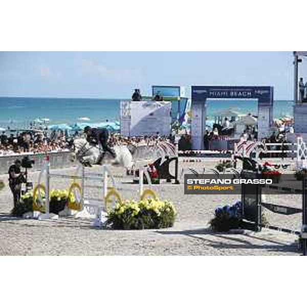 LGCT of Miami Beach - Class 10 - Lorenzo de Luca (ITA) on Limestone Grey - Miami Beach, - 6 April 2018 - ph.Mario Grassia/LGCT