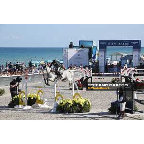 LGCT of Miami Beach - Class 10 - Leopold Van Asten (NED) on VDL Groep Beauty - Miami Beach, - 6 April 2018 - ph.Mario Grassia/LGCT