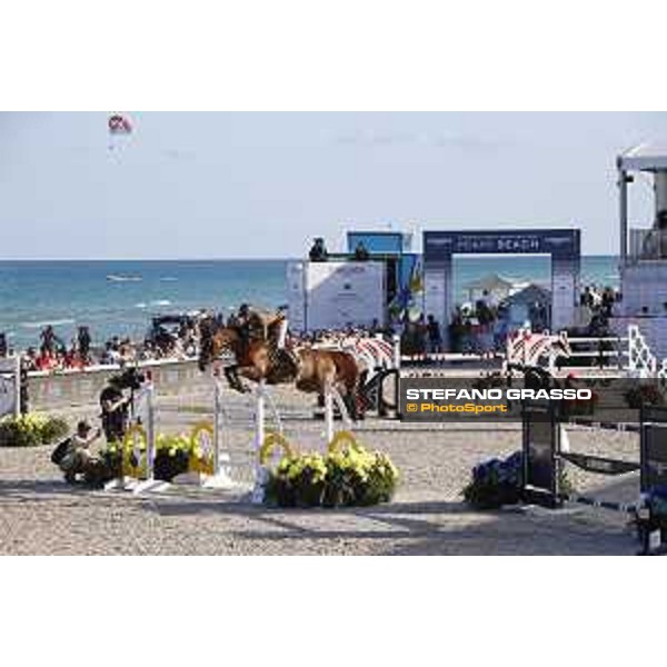 LGCT of Miami Beach - Class 10 - Alberto Zorzi (ITA) on Fair Light van?t Heike - Miami Beach, - 6 April 2018 - ph.Mario Grassia/LGCT
