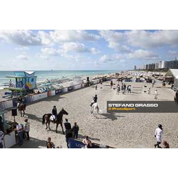 LGCT of Miami Beach - A view of the warm up arena - Miami Beach, - 6 April 2018 - ph.Mario Grassia/LGCT