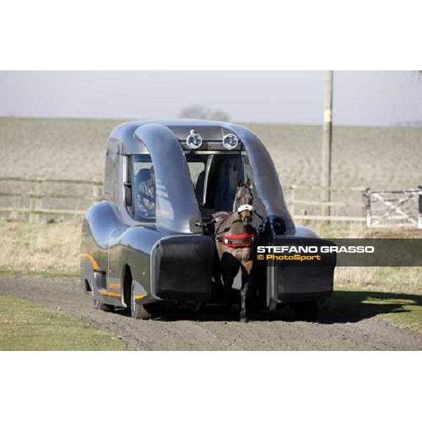 Monty Roberts and Daniele Camuffo training a horse with the new Kurt Equine trainingsystems car at Parkwood Stud Oxford, 11th february 2008 ph. Stefano Grasso