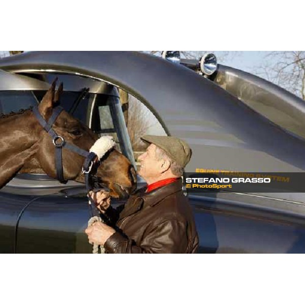 Monty Roberts with the horse trained by Daniel Camuffo with the new Kurt Equine trainingsystems car at Parkwood Stud Oxford, 11th february 2008 ph. Stefano Grasso