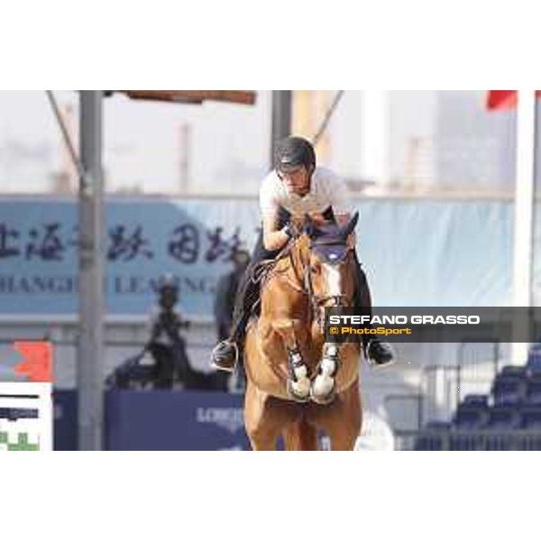 LGCT of Shanghai - Warm up - Lorenzo de Luca (ITA) on Jeunesse van T Paradijs - Shanghai, - 19 April 2018 - ph.Stefano Grasso/LGCT