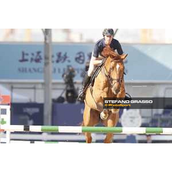 LGCT of Shanghai - Warm up - Ben Maher (GBR) on Explosion W - Shanghai, - 19 April 2018 - ph.Stefano Grasso/LGCT